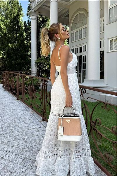 Neşeli Butik γυναικείο φόρεμα με λουράκι σε λευκό σχέδιο NBEMP2667