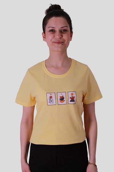 trender 3 Table Yellow Women's T-Shirt