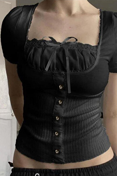Köstebek Siyah Düğme Ve Kurdele Detaylı Dantel Yaka Crop T-Shirt
