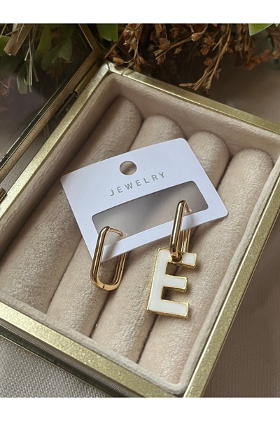 AychaAksesuar Çelik dikdörtgen model E harfli beyaz mineli çelik harf küpe