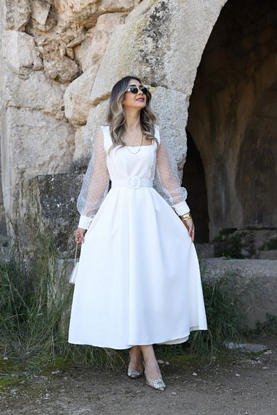 bytugcekaya Λευκό φόρεμα με ζώνη με κούπες οργάντζα