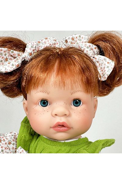 OEM Păpușa Nines D'onil, Joy, cu păr roșu, salopetă verde, parfum de vanilie, 37 cm