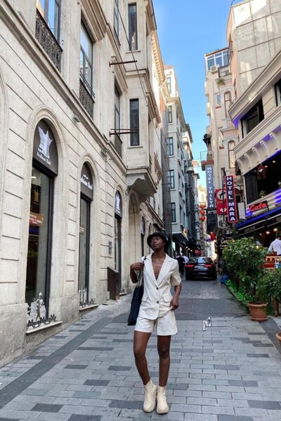 MODA Eyesof Beige Jacket and Shorts Set