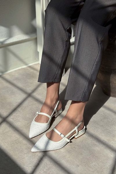 NİŞANTAŞI SHOES X-Harmony Weißer Teppich Gürtel Detail Spitze Zehe Kurzer Absatz Damen Babet