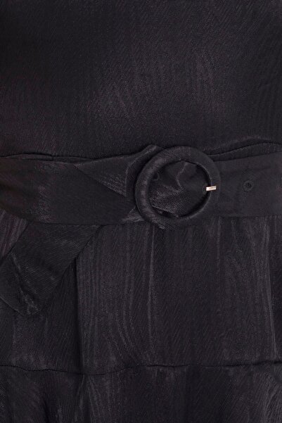 FASHION COCKTAIL Soft Yumuşak Ince Çizgi Dokulu Fırfırlı Kemerli Astarı Şortlu Yazlık Saten Tulum Mat Siyah