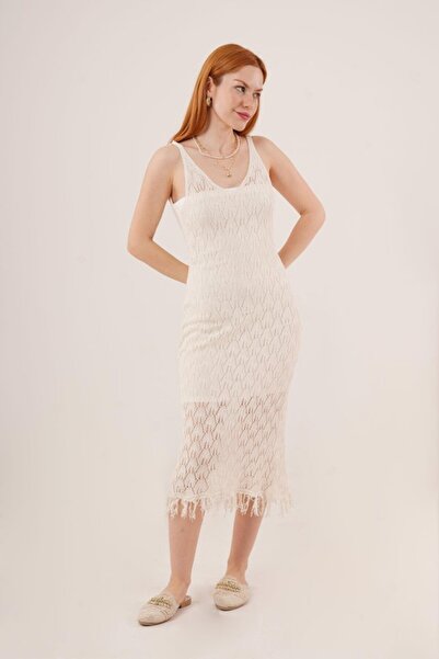 trend_ermege eyesof Κρεμ φόρεμα με διάτρητη λαιμόκοψη V με λεπτομέρεια φούντας