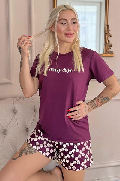 Pijamaevi Set de pijamale pentru femei tricotate cu mâneci scurte cu model Purple Daisy Days, cu pantaloni scurți