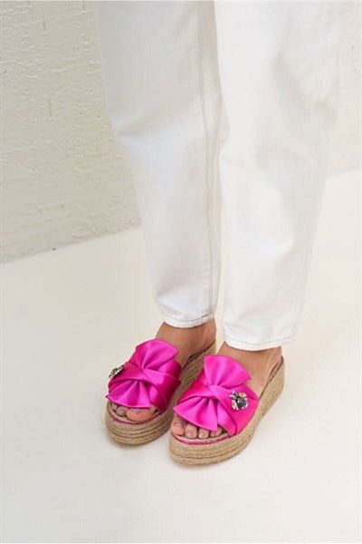 carweza Fuchsia Straw Sole Bee Maya Women's Slippers