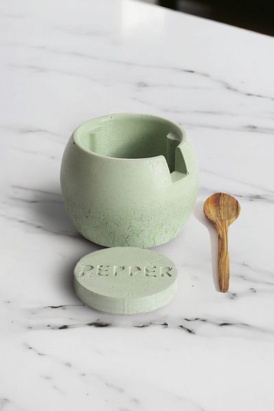 Ghogol Home Bonny Concrete Pepper Shaker |   Wooden Spoon