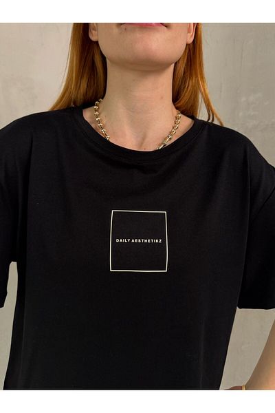 Cappmoda T-905 Tricou negru cu decolteu rotund cu litere în relief zilnic