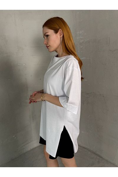 Cappmoda T-20 Λευκό μπλουζάκι με λεπτομέρεια με διπλό μανίκι με σκίσιμο στο πλάι με λαιμόκοψη