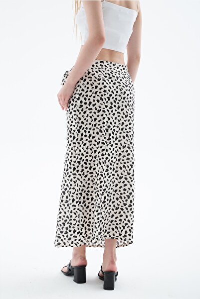 Fashion Friends Patterned Viscose Midi Skirt Ecru Model