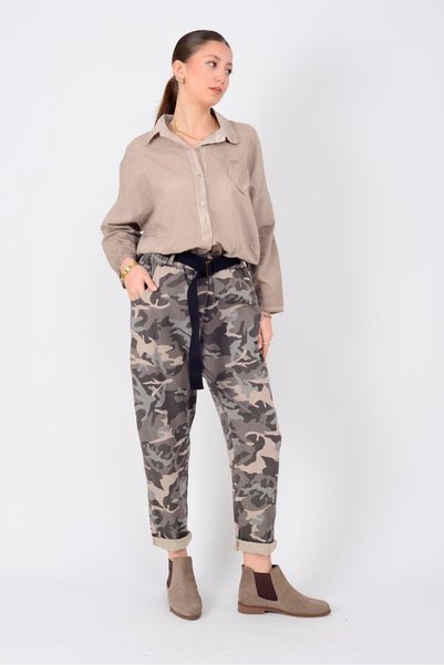 Park Moda PANTALONI GABARDINE CU DETALII DE CENTURĂ CU MODEL DE CAMUFLAJ CULO...