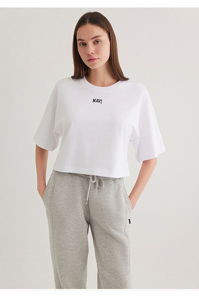 Mavi tricou crop alb cu imprimeu logo