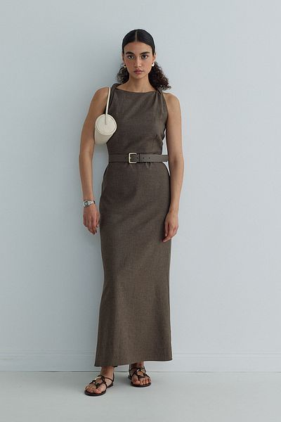 Suud Collection Φόρεμα καφέ Breeze με λεπτομέρεια στον ώμο