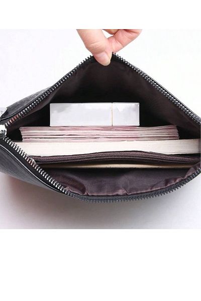 Generic Leather Handbag With a Strap to Hold in the Hand and 3 Internal Pockets for Papers,Travel