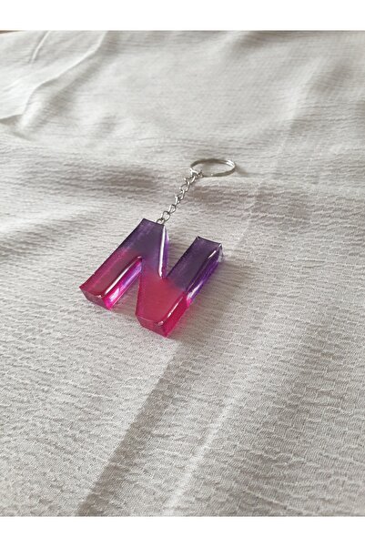 LuArte سلسلة مفاتيح على شكل حرف N من الإيبوكسي باللون الأرجواني والوردي