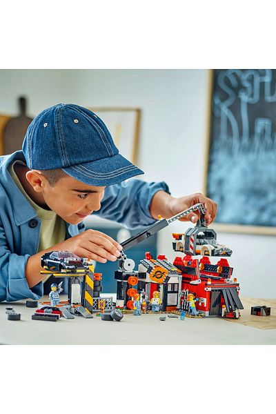 LEGO LEGO City set - Old Car Graveyard (60472)