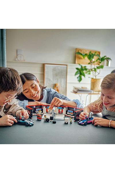 LEGO Set LEGO City - Garaj F1 si masini Mercedes-AMG si Alpine (60444)