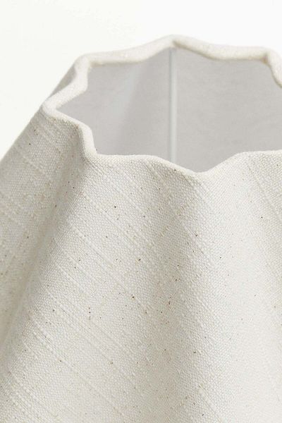 H&M غطاء مصباح من مزيج الكتان
