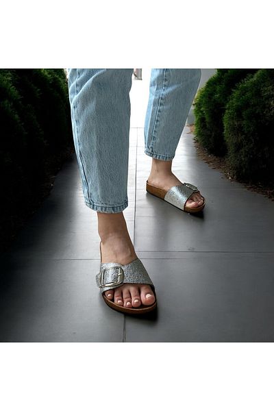 COMFORT OF PANTOFOLE Silver Single Buckle Slippers