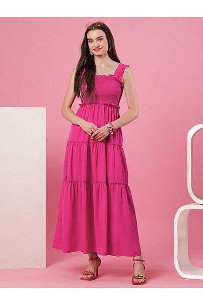 Globus By Styli فستان ماكسي متعدد الطبقات بدون أكمام وتفاصيل مطرزة
