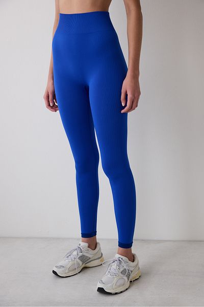 Penti Saks Blaue, nahtlose, knöchellange Leggings mit hoher Taille und Kontrast