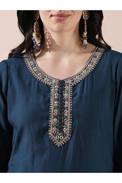 Globus By Styli Embroidered Scalloped Hem Straight Kurta with Pants Set