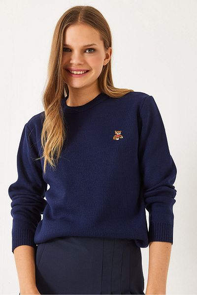 Bianco Lucci Women's Teddy Embroidered Basic Sweater 20247602