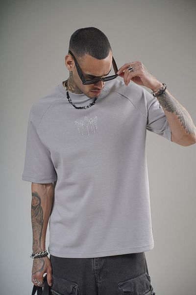 king brich Μπλουζάκι Unisex Oversize Fit με λογότυπο στο μπροστινό μέρος και λεπτομέρεια κεντήματος Raglan Sleeve