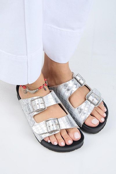 Manijero Papuci de damă Anjelic Croco din piele naturală argintie cu cataramă dublă