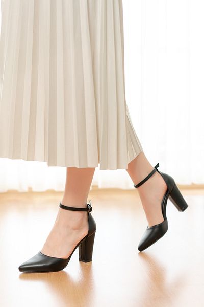 DİVOLYA Lora Black Ankle Strap Heeled Shoes
