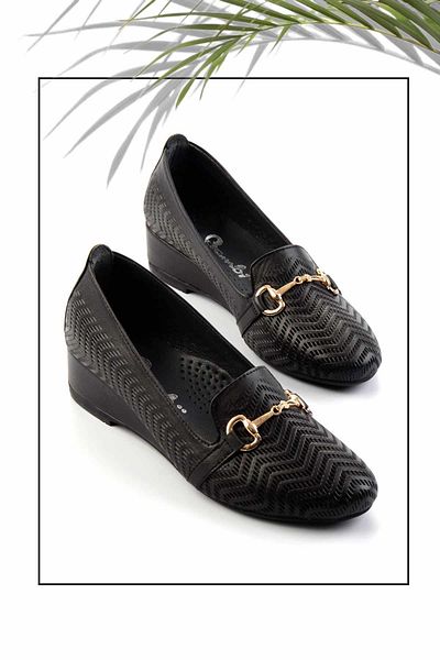 Bambi Schwarze Damenschuhe mit Keilabsatz aus echtem Leder K 01531200103