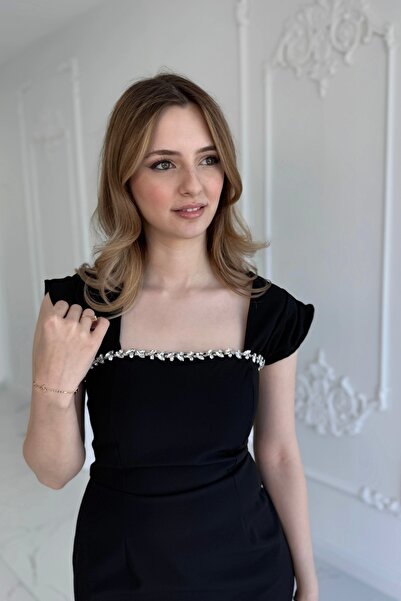 HELİS BUTİK Siyah Maxi boy yaka taş detaylı uzun elbise