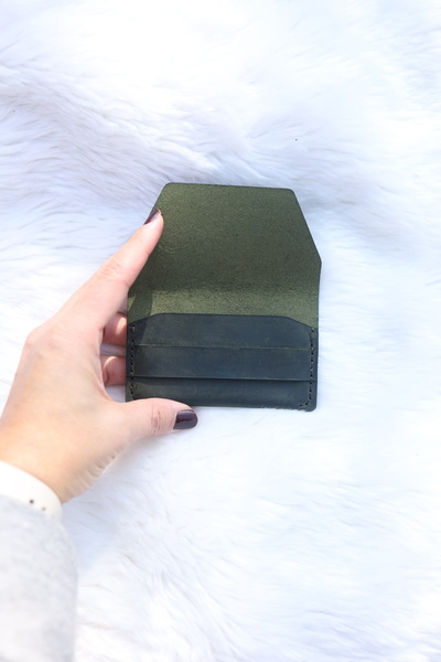 El Yapımı Haki Deri Kartlık & Kese – Şık ve Pratik Minimalist Tasarım