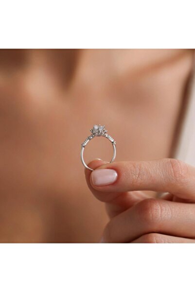 Sembol Gold Lotus Beyaz Altın Tektaş Yüzük