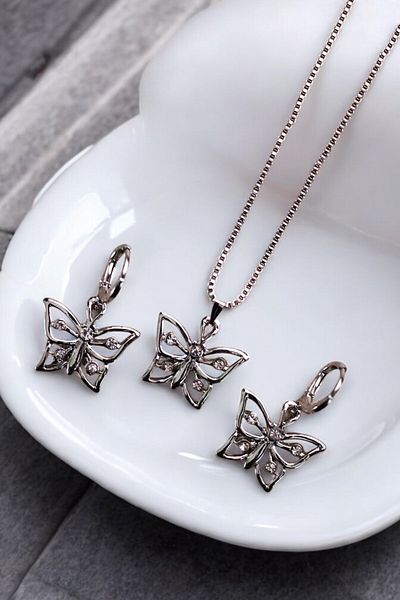 EUROMODA Butterfly Design Necklace Earring Suit Set