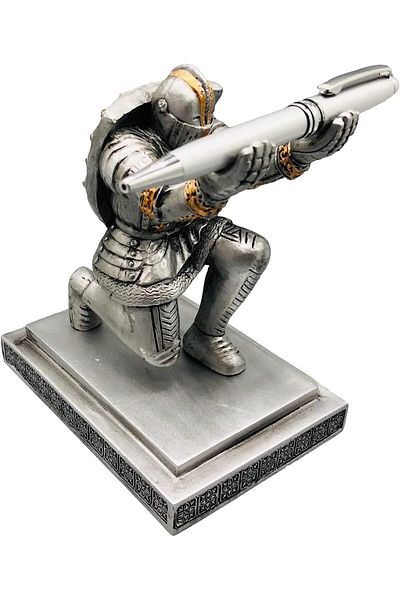 erorex Executive Knight Pen Holder Personalized Decoration Desk Accessory Stationery Organizer Creative