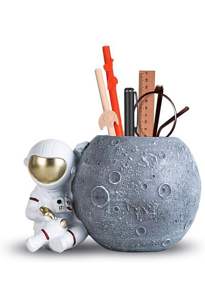 erorex Pen Holder Astronaut Stand For Desk Pencil Holder Resin Desk Organizer Decorative Accessories Ideal