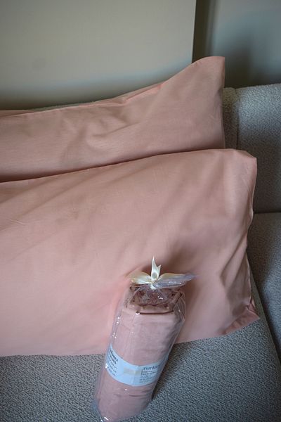 Home طقم شرشف مطاطي مقاس 160x200 مزدوج - رانفورس قطن - غطاء وسادة - سلمون