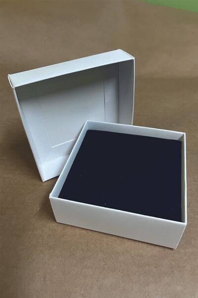 Örün Matbaa 8x8x3cm Beyaz Takı Kutusu Kelepçe, Kolye, Bileklik, Mini Set 25 Adet Süngerli Demontedir