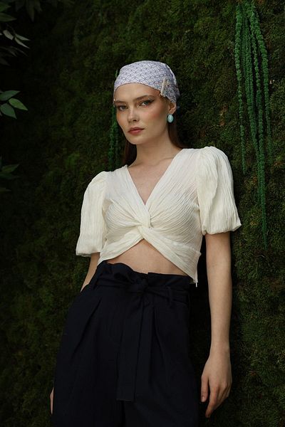 Le Savu Shilsee Women White Linen Crop Bluz