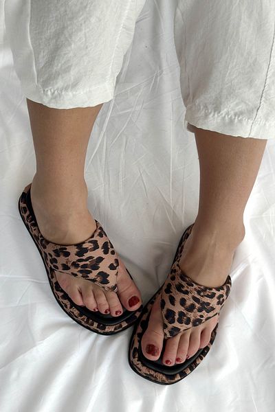 Shoebutik Γυναικείες παντόφλες με ψηλή σόλα Emma Yellow Black Animal Pattern