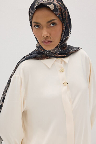 cs camellia scarf Model Perle Vibe - Bitter Brown