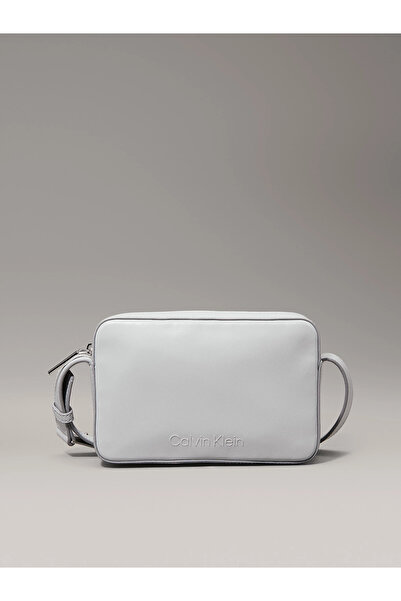 Calvin Klein Kadın Ayarlanabilir Omuz Askılı Marka Logo Baskılı Deri Gri Omuz...