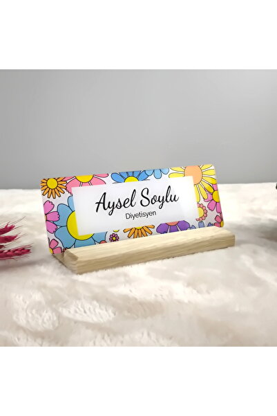 hediyekralı Kişiye Özel Çiçek Desenli Masa İsimliği – Ahşap Standlı