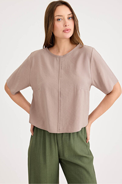 Vitrin Round Neck Short Sleeve Crop Blouse