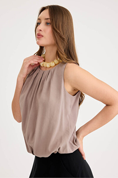 Vitrin Pleated Front Zero Sleeve Skirt Hem Elastic Blouse