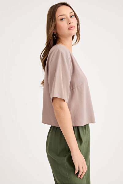 Vitrin Round Neck Short Sleeve Crop Blouse