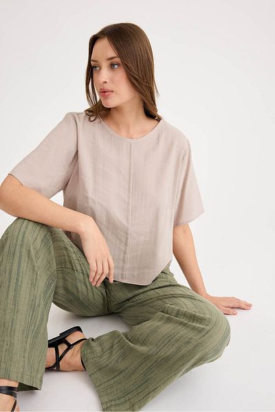 Vitrin Round Neck Short Sleeve Crop Blouse